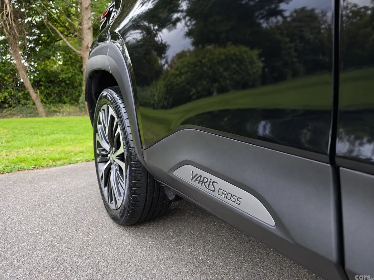 Toyota Yaris Cross Estate, Petrol Hybrid, 2021, Black