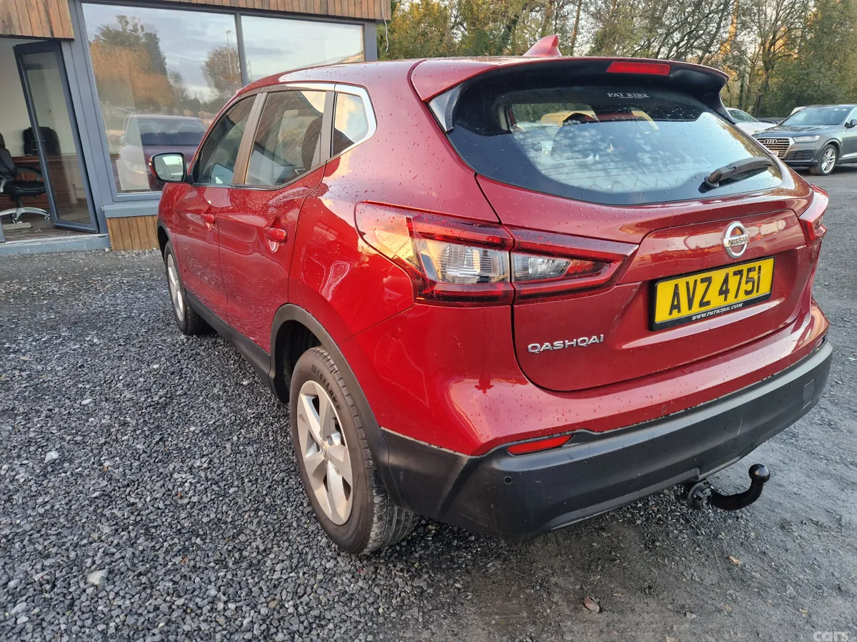 Nissan Qashqai SUV, Petrol, 2020, Red