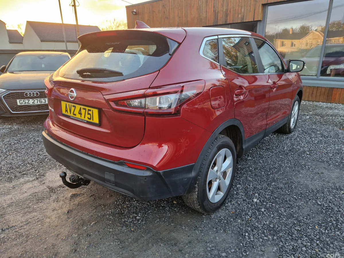 Nissan Qashqai SUV, Petrol, 2020, Red