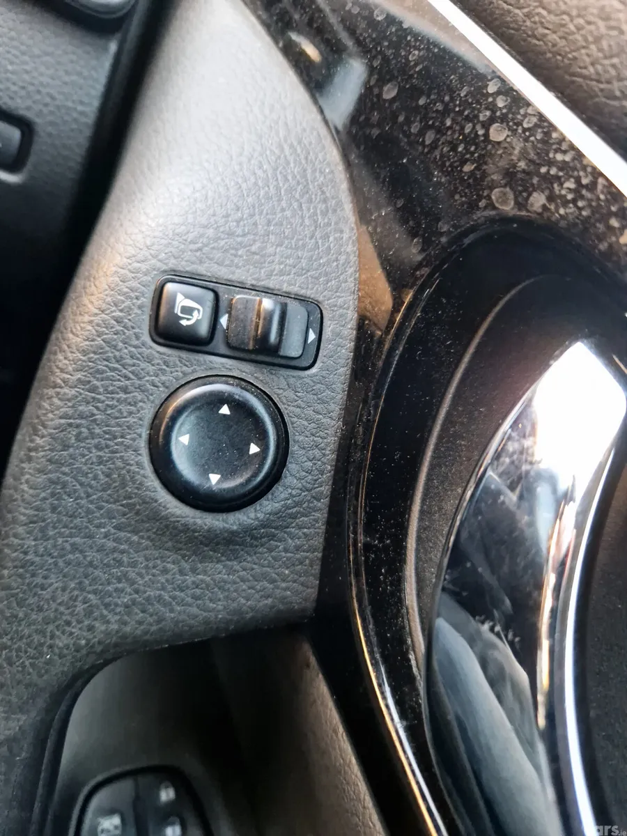 Nissan Qashqai SUV, Petrol, 2020, Red