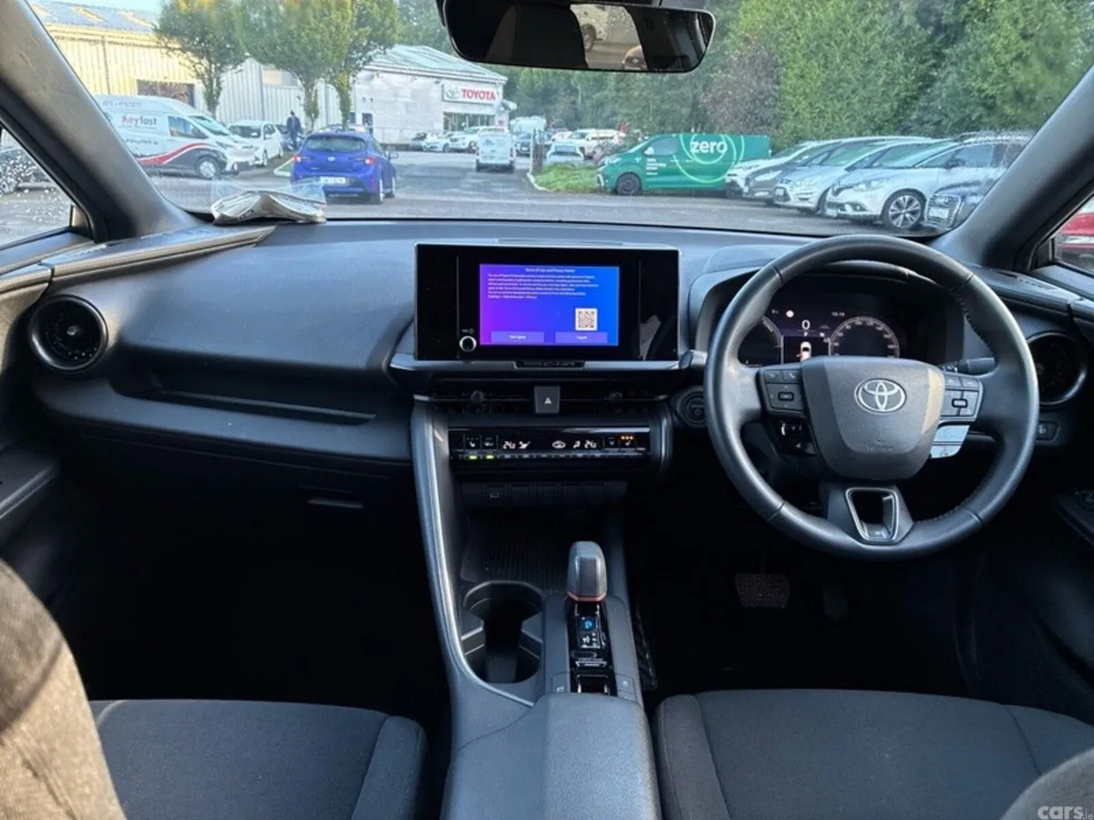 Toyota C-HR SUV, Petrol Hybrid, 2024, White