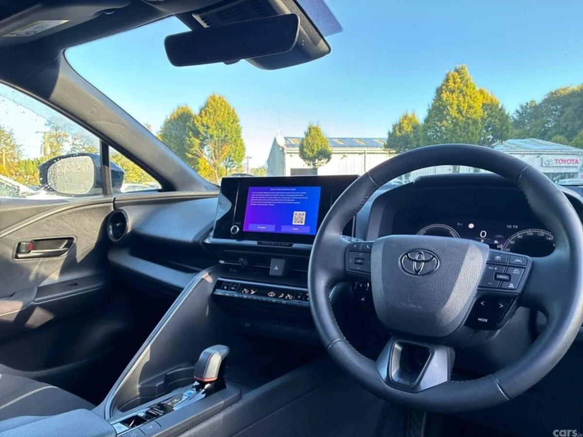 Toyota C-HR SUV, Petrol Hybrid, 2024, White