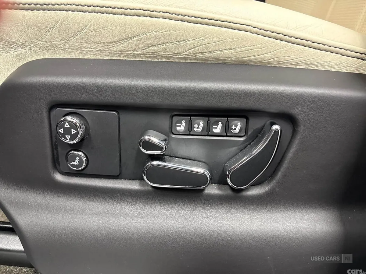 Bentley Bentayga SUV, Petrol, 2022, Red