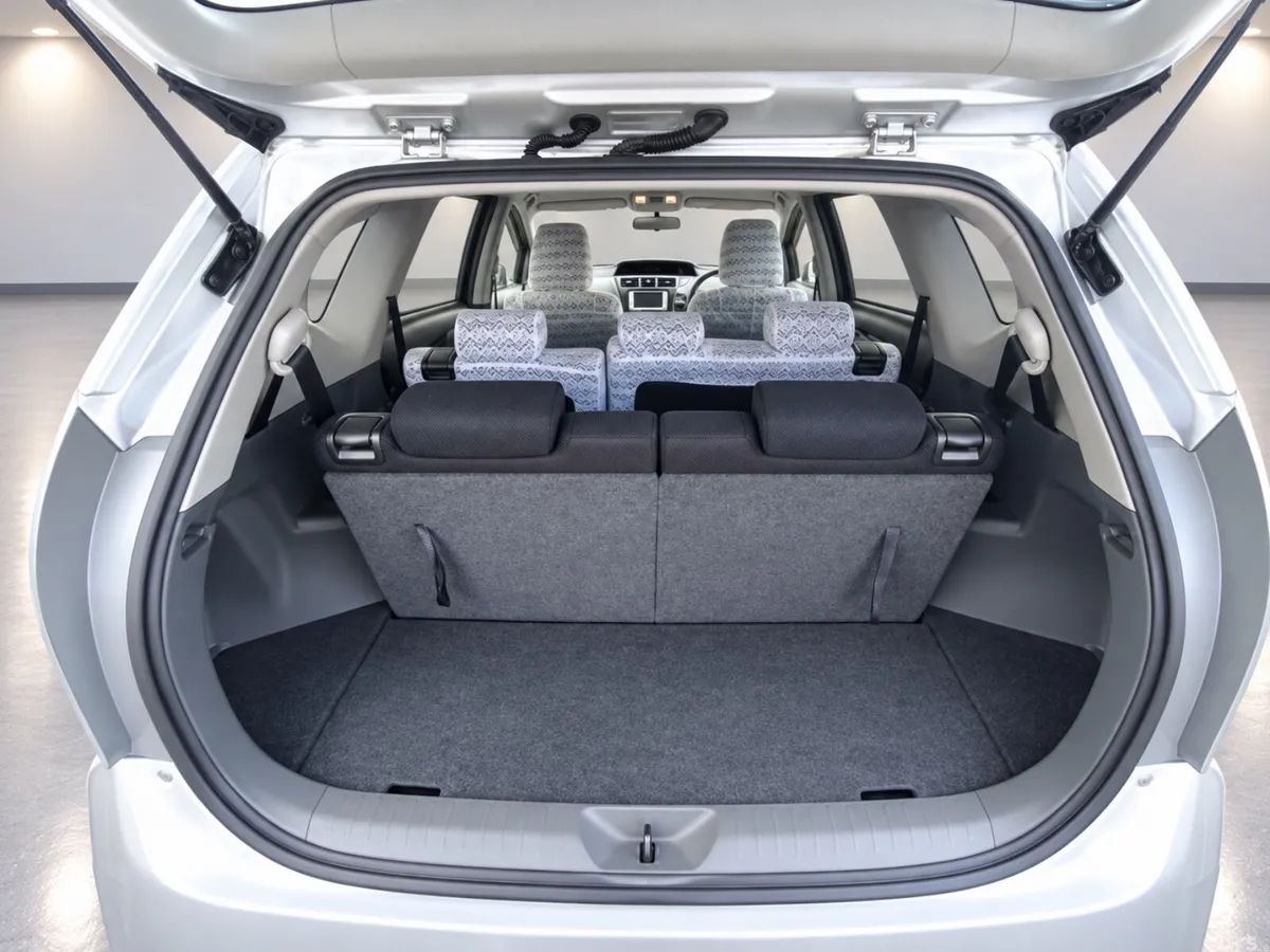 Toyota Prius MPV, Petrol Hybrid, 2013, Silver