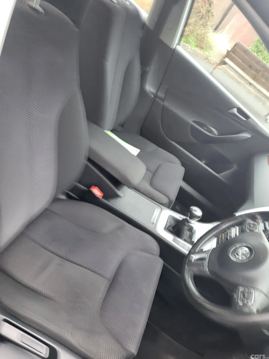 Volkswagen Passat Saloon, Diesel, 2010, Silver