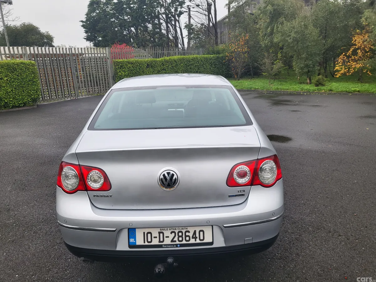 Volkswagen Passat Saloon, Diesel, 2010, Silver