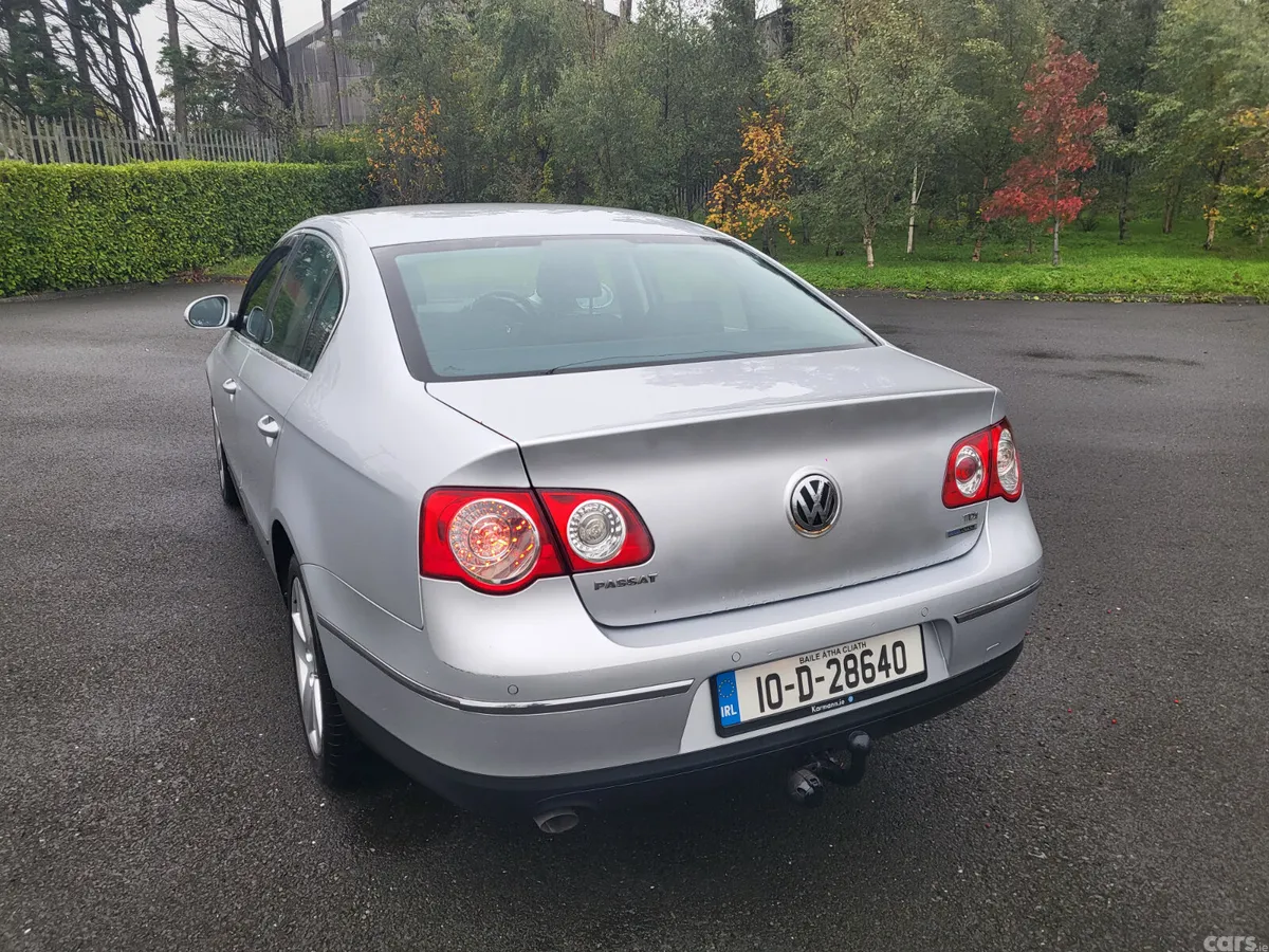 Volkswagen Passat Saloon, Diesel, 2010, Silver