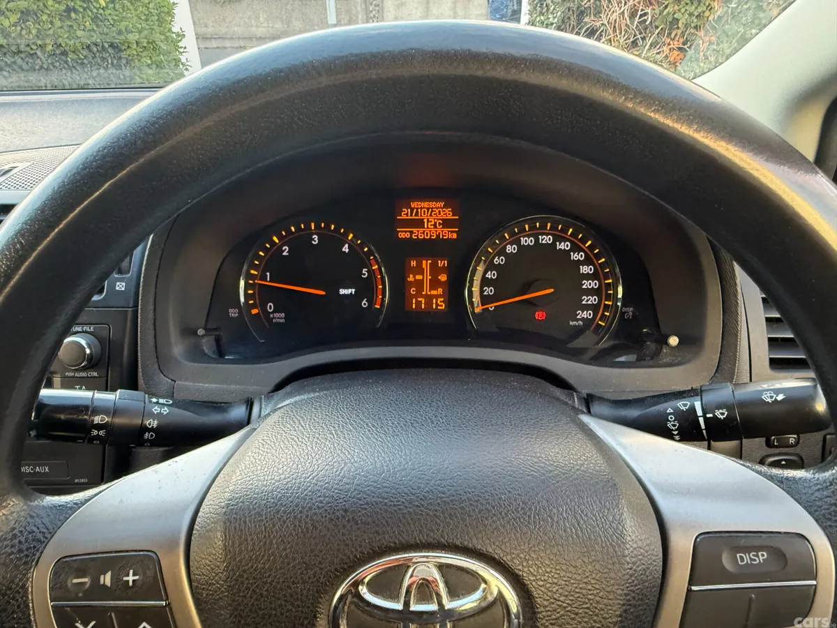 Toyota Avensis Saloon, Diesel, 2011, Grey