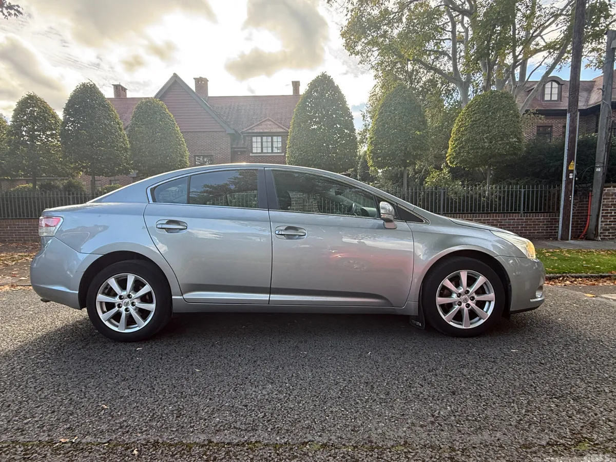 Toyota Avensis Saloon, Diesel, 2011, Grey