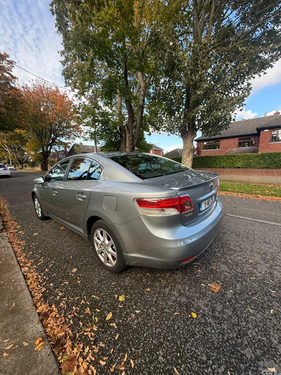 Toyota Avensis Saloon, Diesel, 2011, Grey