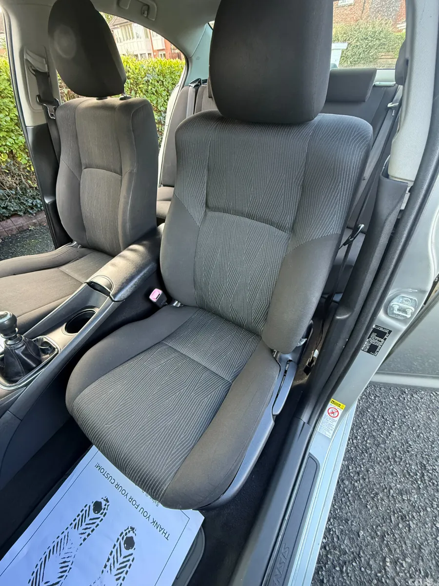 Toyota Avensis Saloon, Diesel, 2011, Grey