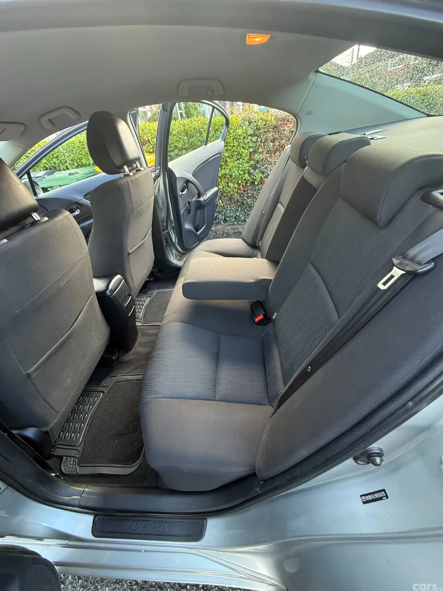 Toyota Avensis Saloon, Diesel, 2011, Grey
