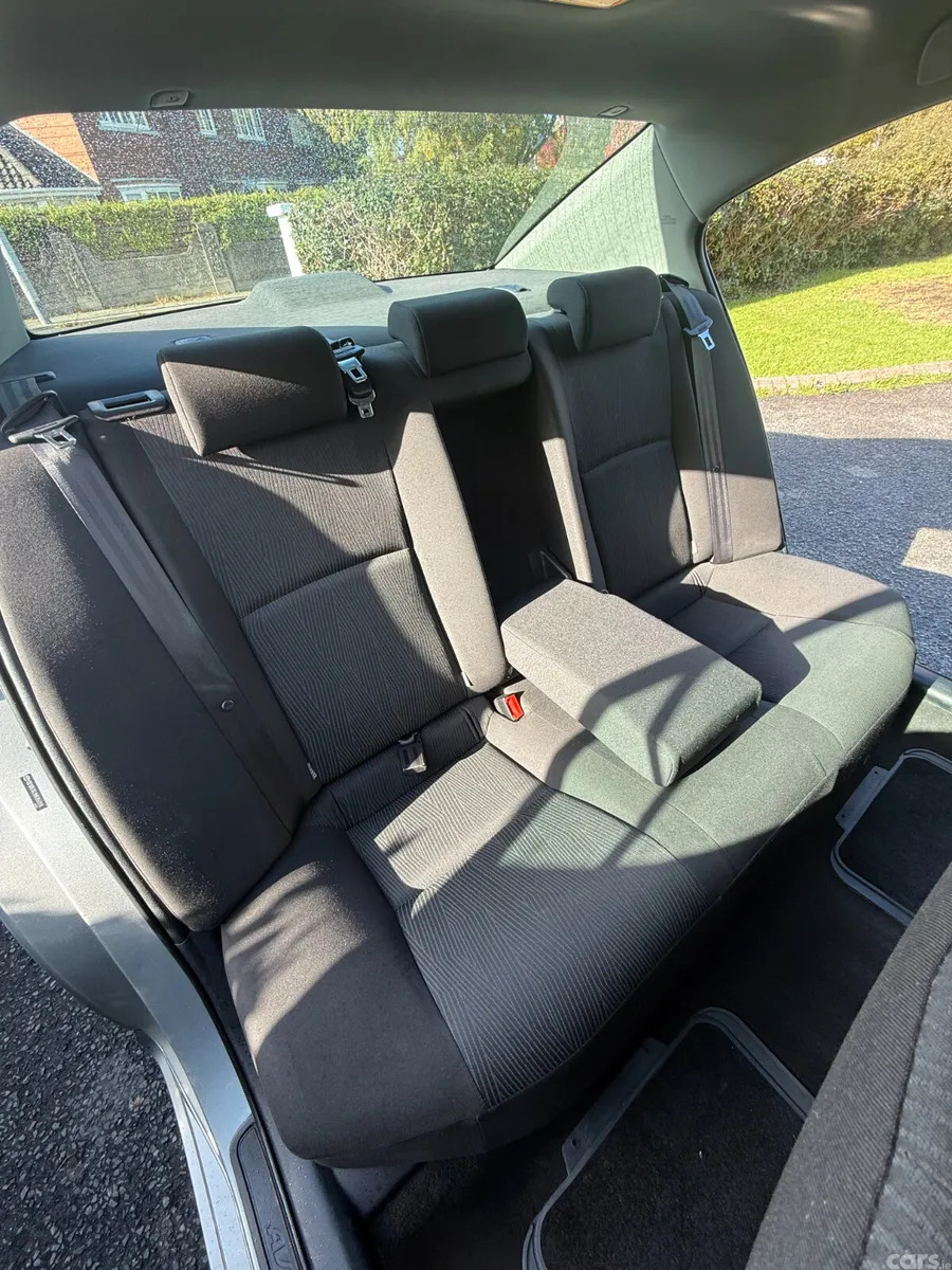 Toyota Avensis Saloon, Diesel, 2011, Grey