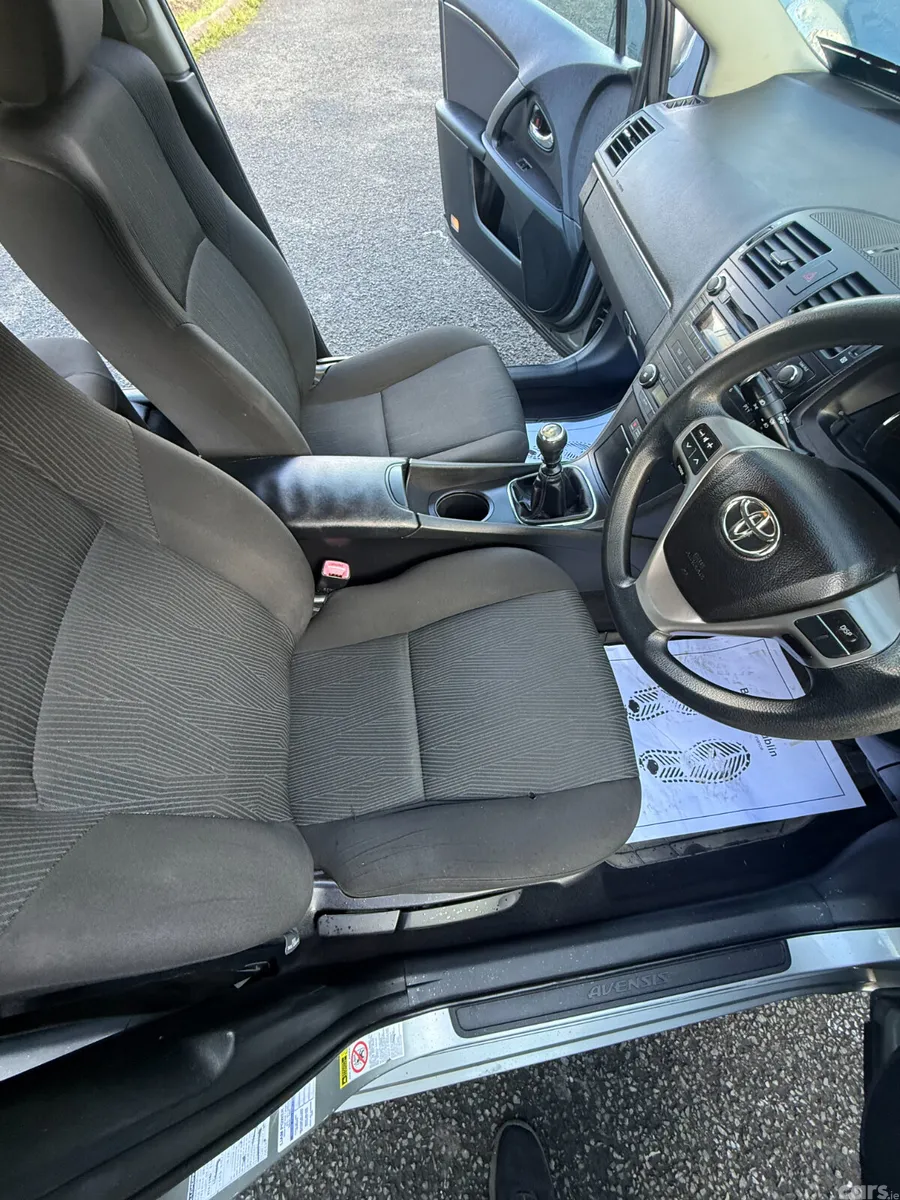 Toyota Avensis Saloon, Diesel, 2011, Grey
