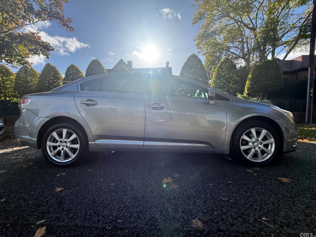 Toyota Avensis Saloon, Diesel, 2011, Grey