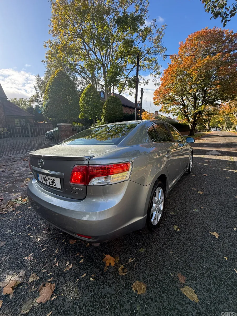 Toyota Avensis Saloon, Diesel, 2011, Grey