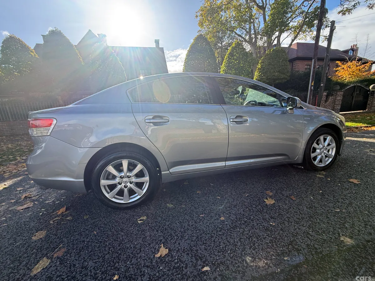 Toyota Avensis Saloon, Diesel, 2011, Grey