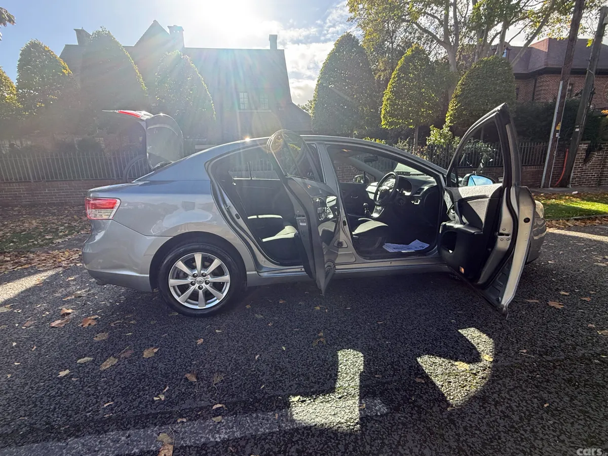 Toyota Avensis Saloon, Diesel, 2011, Grey