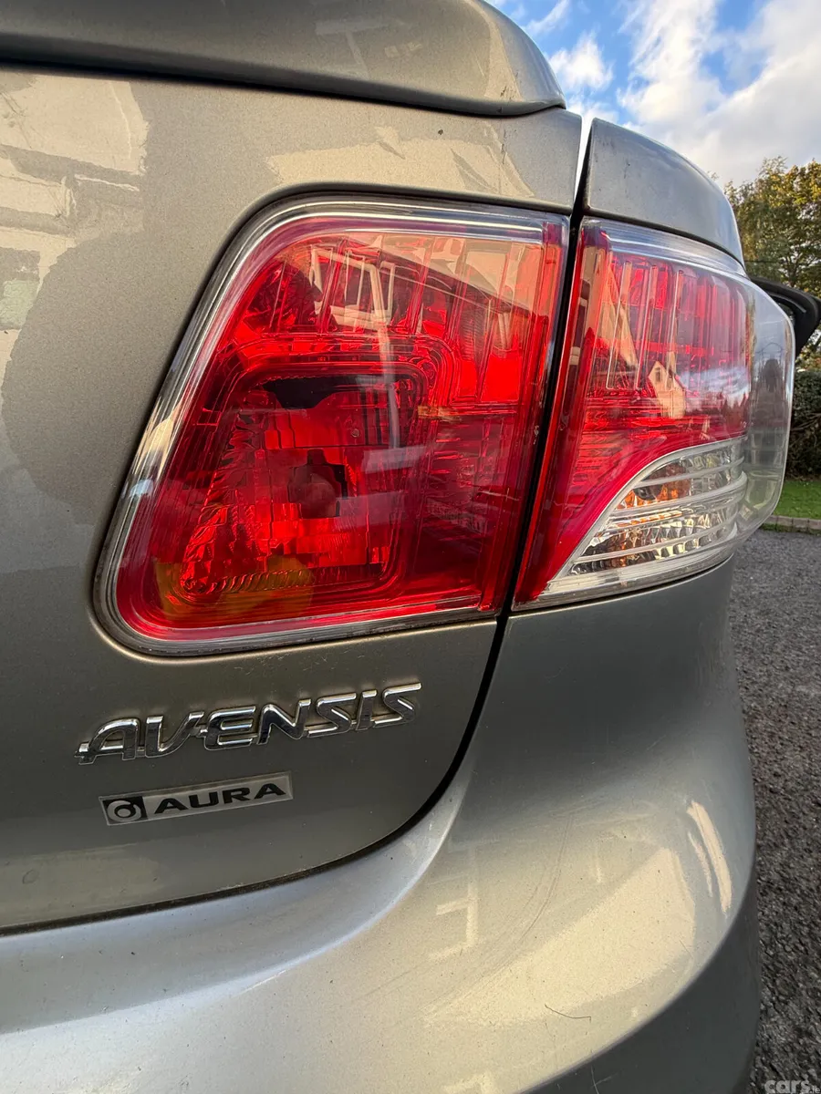 Toyota Avensis Saloon, Diesel, 2011, Grey