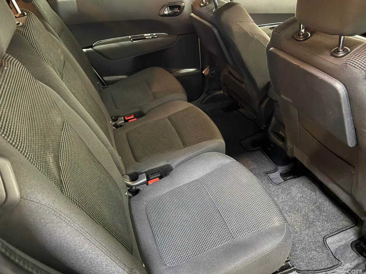 Peugeot 5008 MPV, Diesel, 2016, Grey