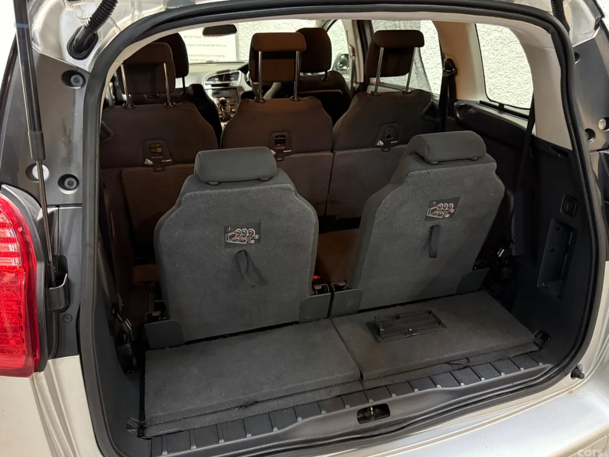 Peugeot 5008 MPV, Diesel, 2016, Grey