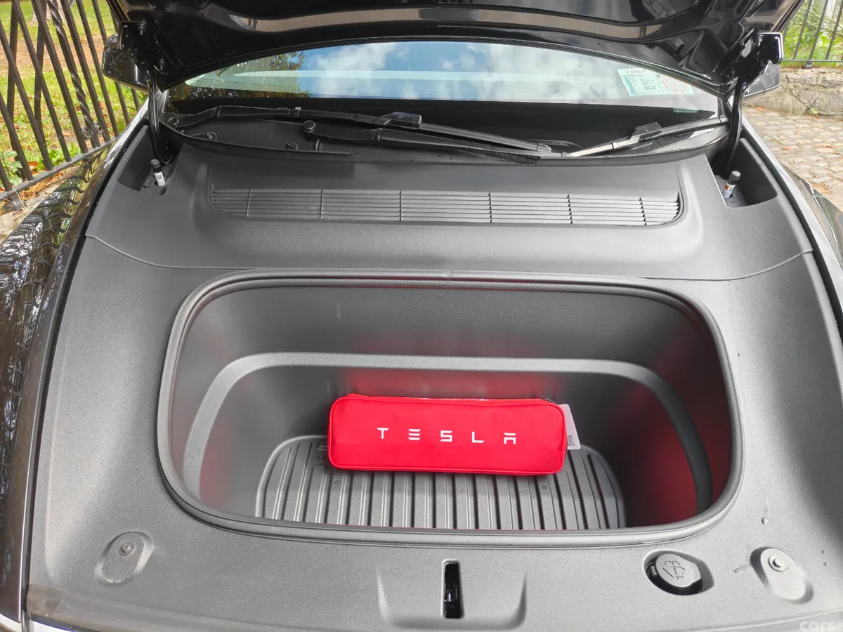 Tesla Model Y MPV, Electric, 2026, Grey
