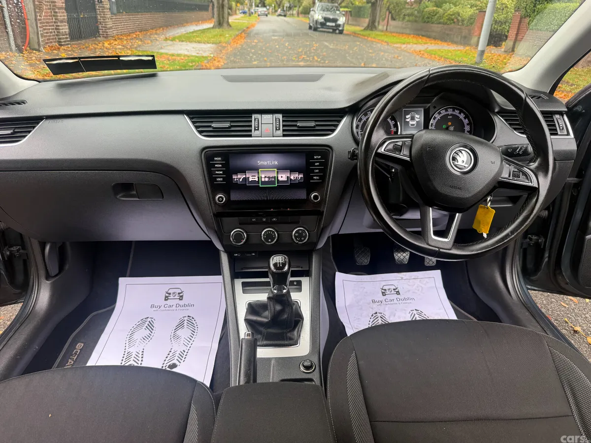 Skoda Octavia Saloon, Diesel, 2017, Grey