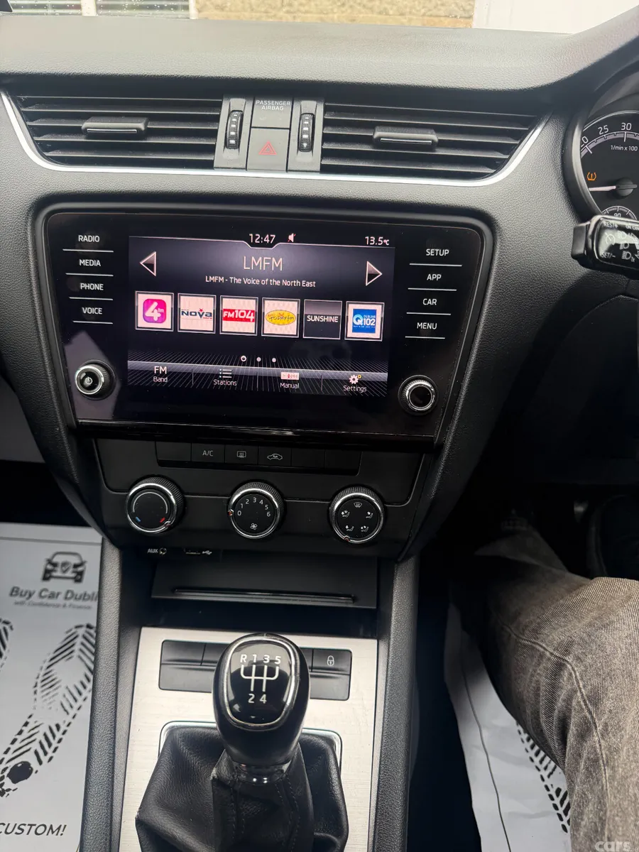 Skoda Octavia Saloon, Diesel, 2017, Grey