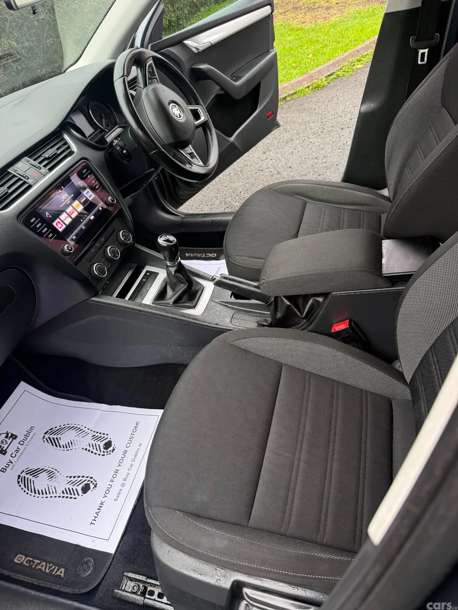 Skoda Octavia Saloon, Diesel, 2017, Grey