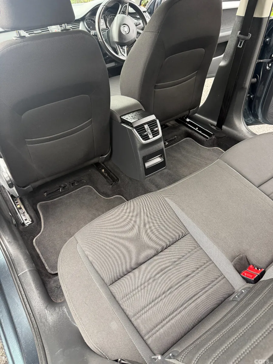 Skoda Octavia Saloon, Diesel, 2017, Grey