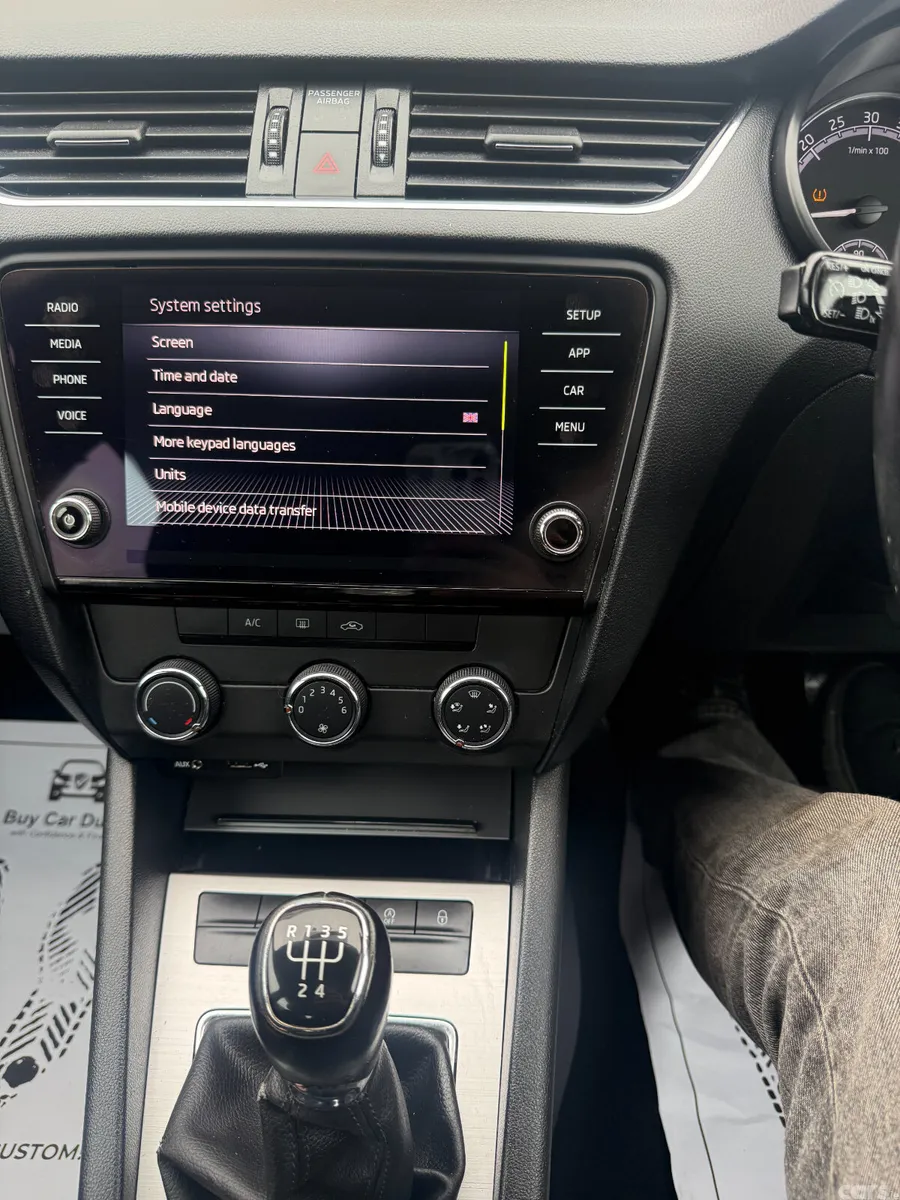 Skoda Octavia Saloon, Diesel, 2017, Grey