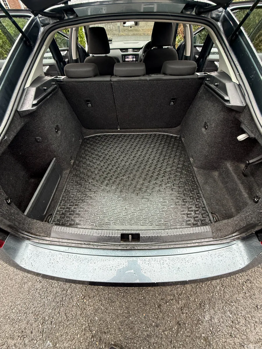 Skoda Octavia Saloon, Diesel, 2017, Grey