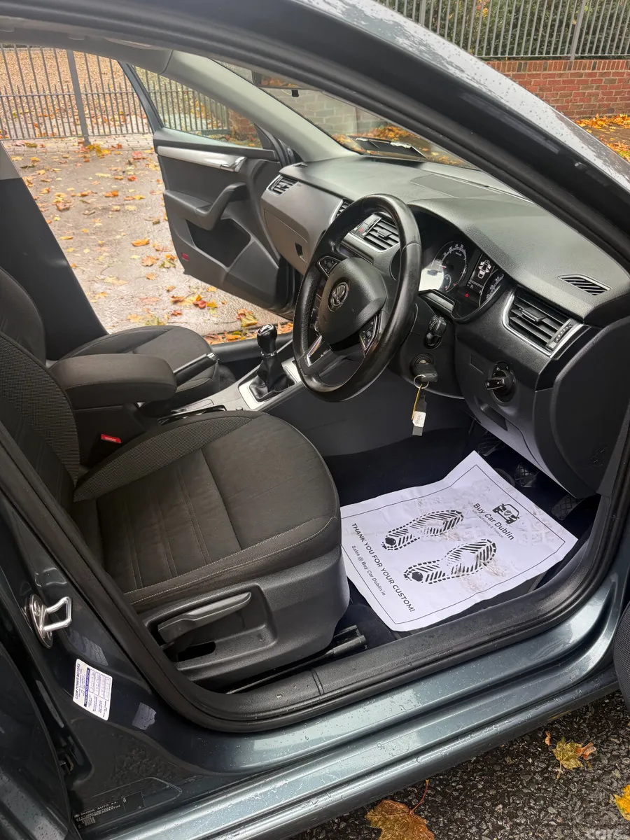 Skoda Octavia Saloon, Diesel, 2017, Grey
