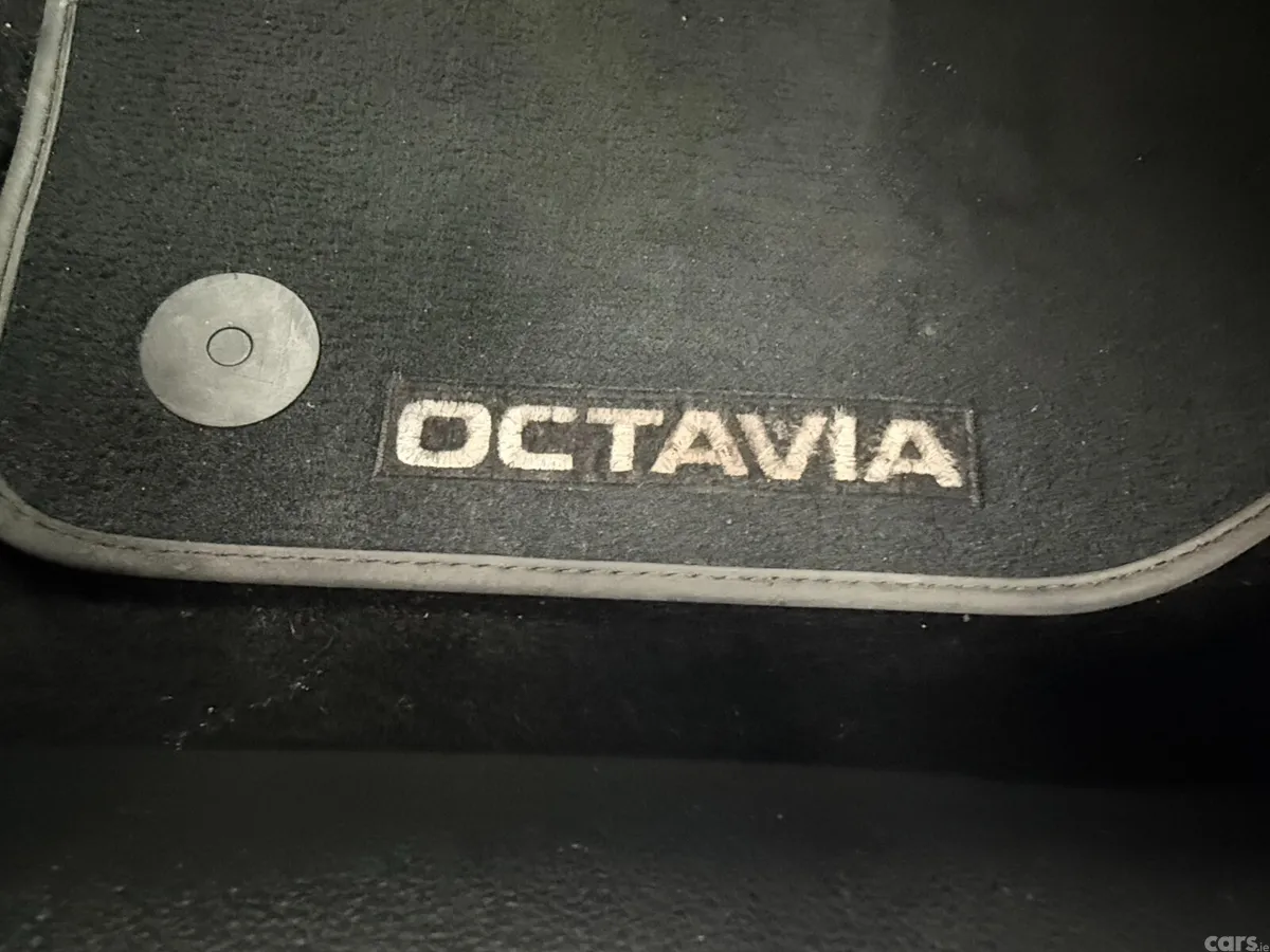 Skoda Octavia Saloon, Diesel, 2017, Grey