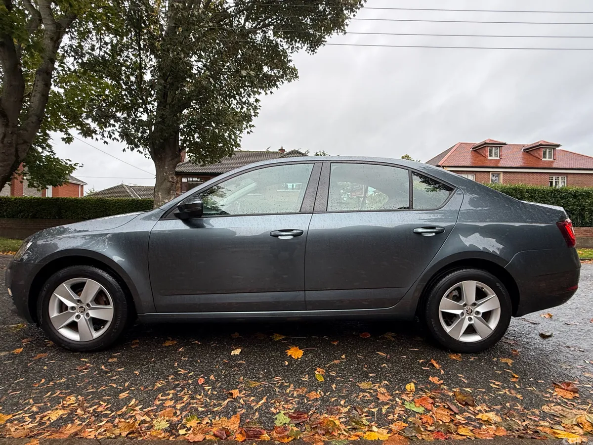 Skoda Octavia Saloon, Diesel, 2017, Grey
