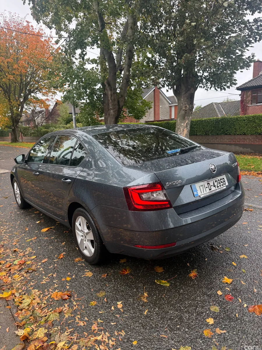 Skoda Octavia Saloon, Diesel, 2017, Grey