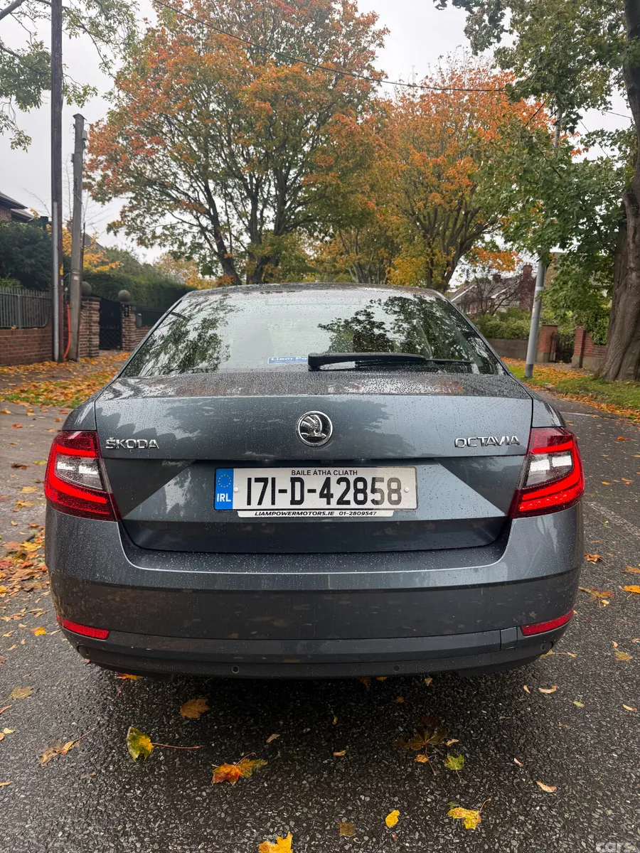 Skoda Octavia Saloon, Diesel, 2017, Grey