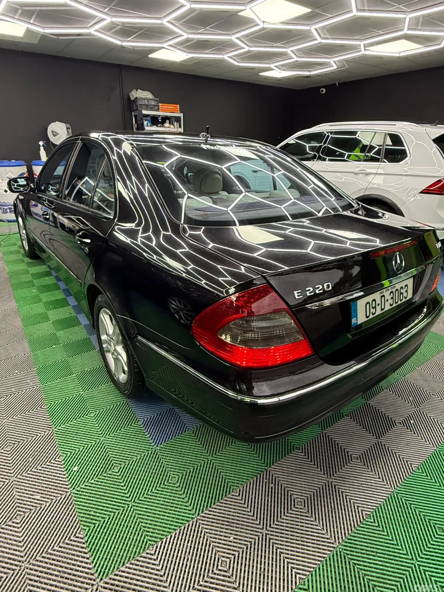 Mercedes-Benz E-Class Saloon, Diesel, 2009, Black