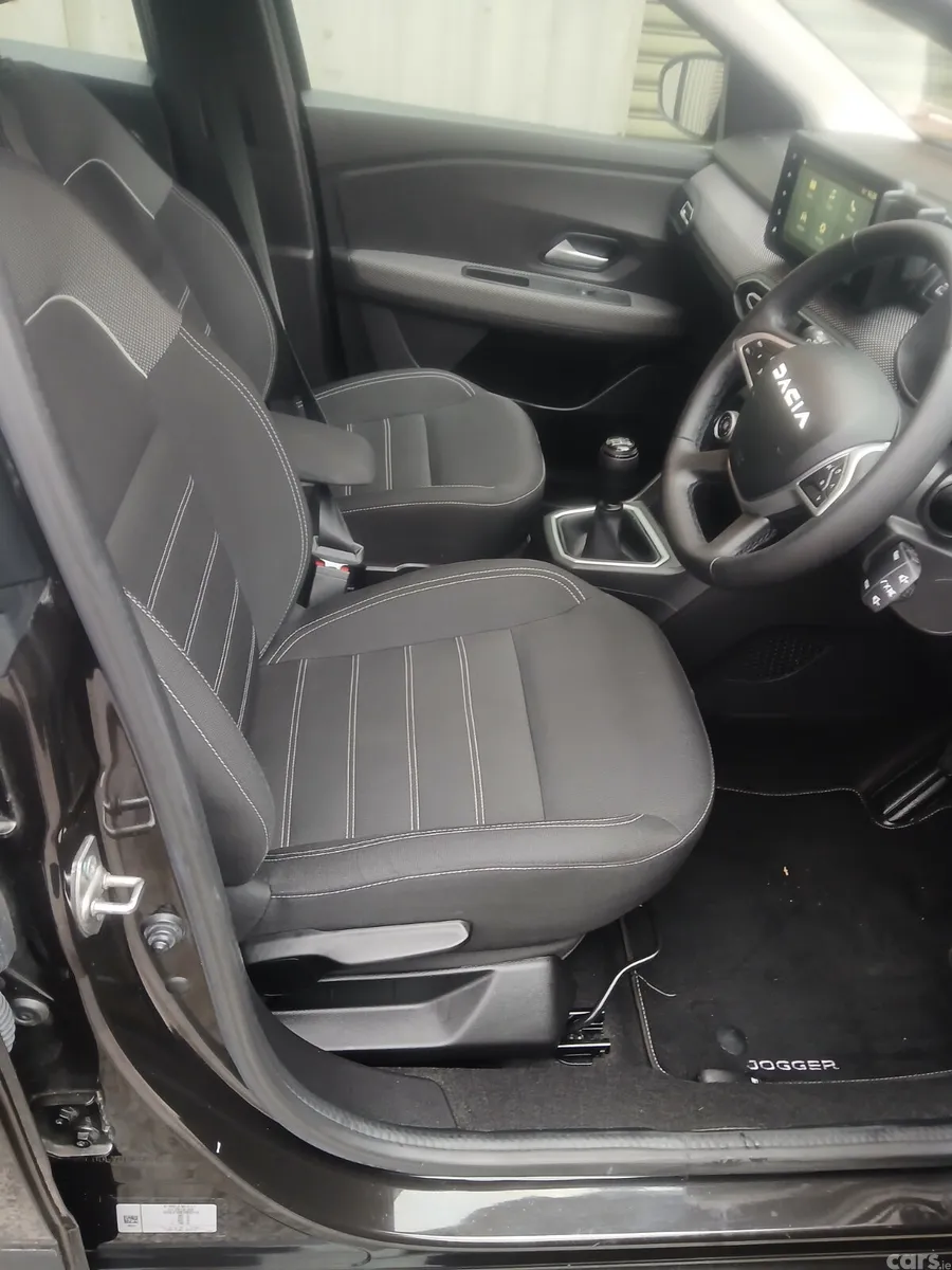 Dacia Jogger MPV, Petrol, 2023, Black