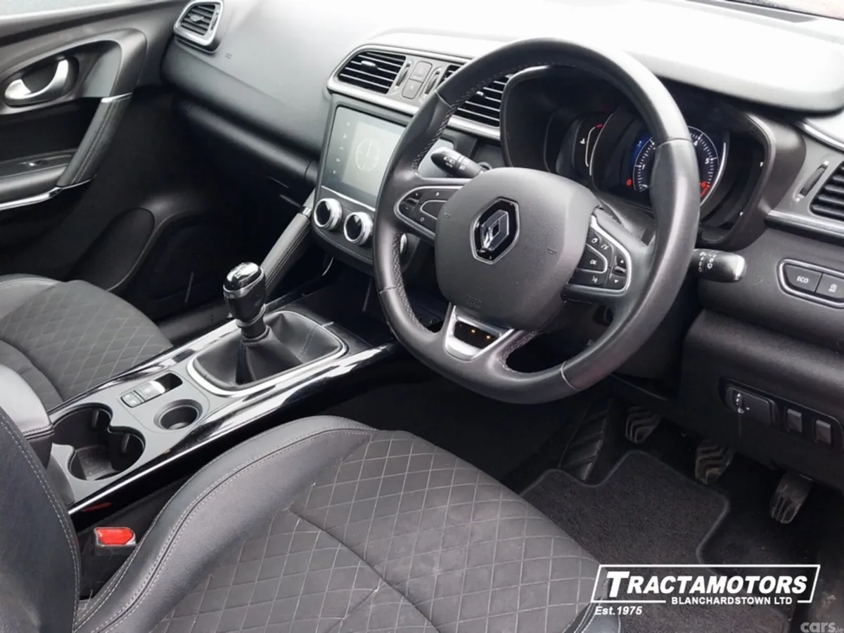 Renault Kadjar SUV, Petrol, 2019, Red