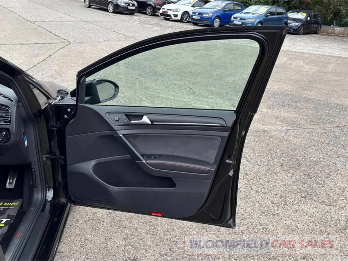 Volkswagen Golf Hatchback, Petrol, 2016, Black