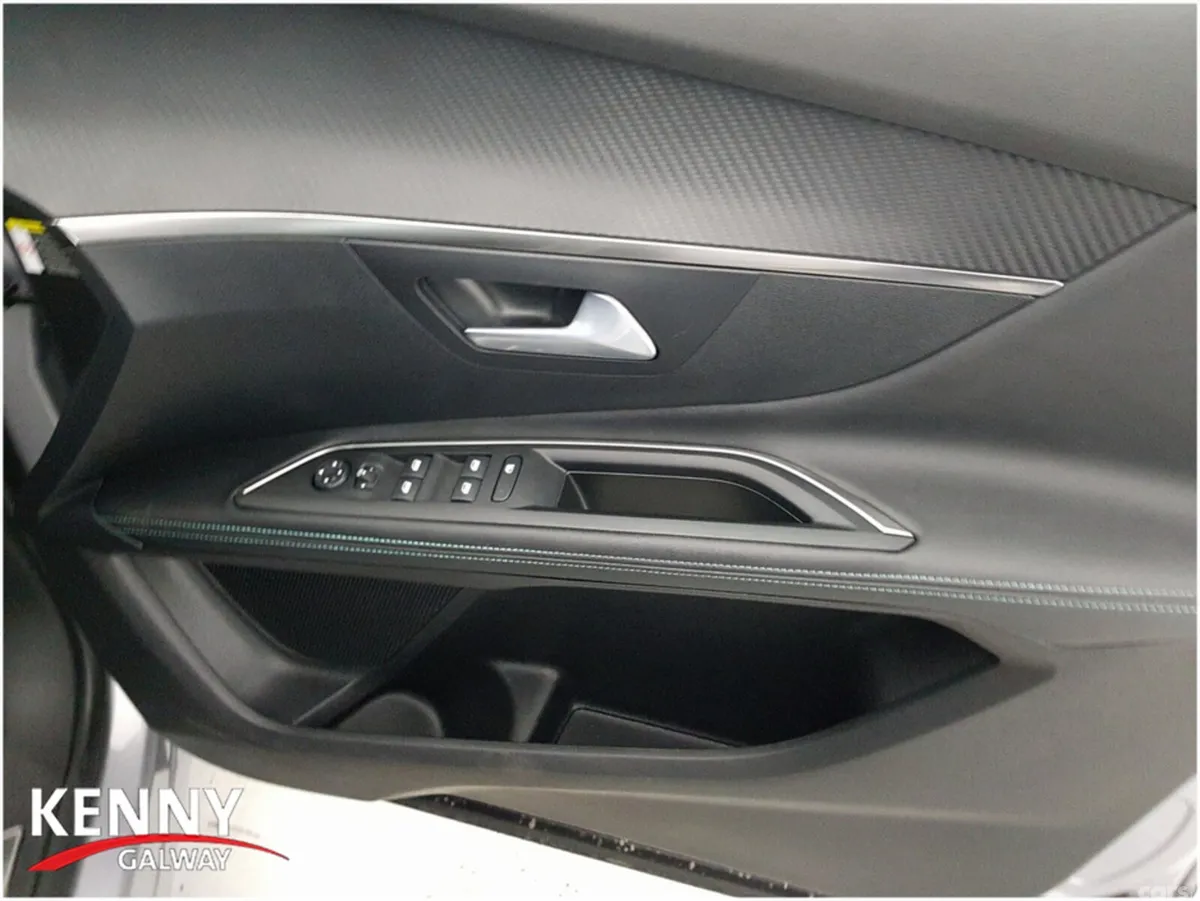 Peugeot 5008 MPV, Diesel, 2025, Grey