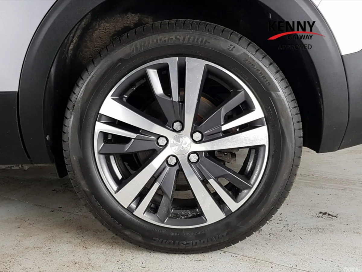 Peugeot 5008 MPV, Diesel, 2025, Grey
