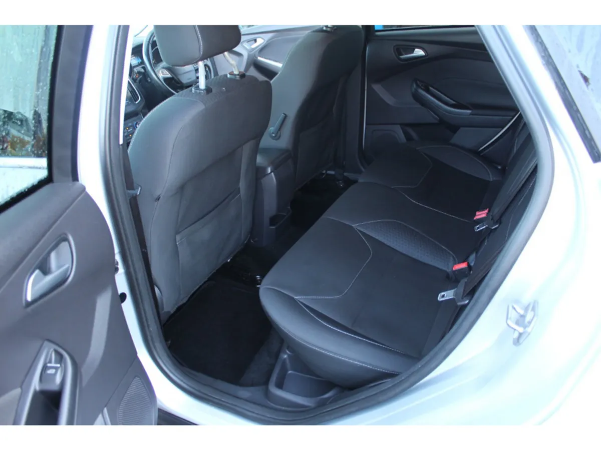 Ford Focus Hatchback, Petrol, 2015, Silver