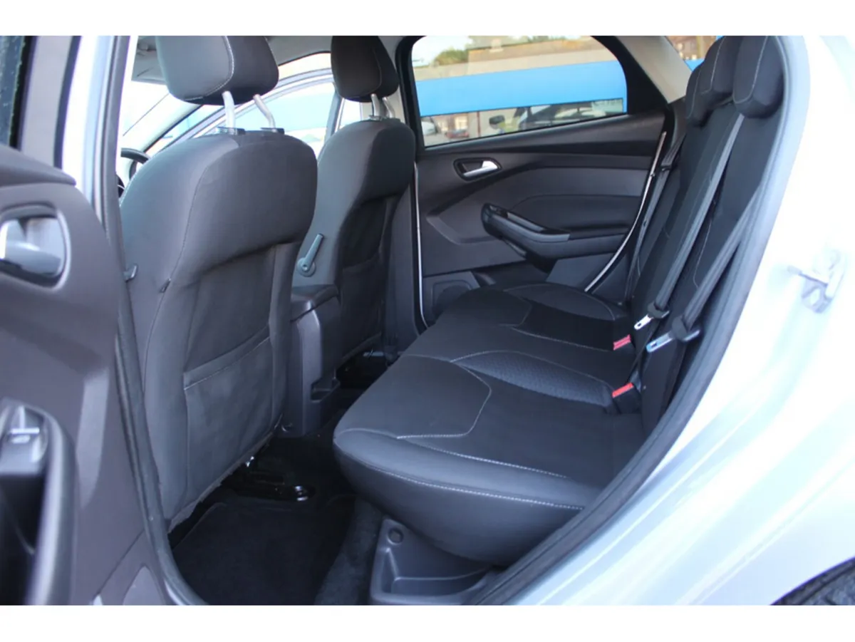 Ford Focus Hatchback, Petrol, 2015, Silver