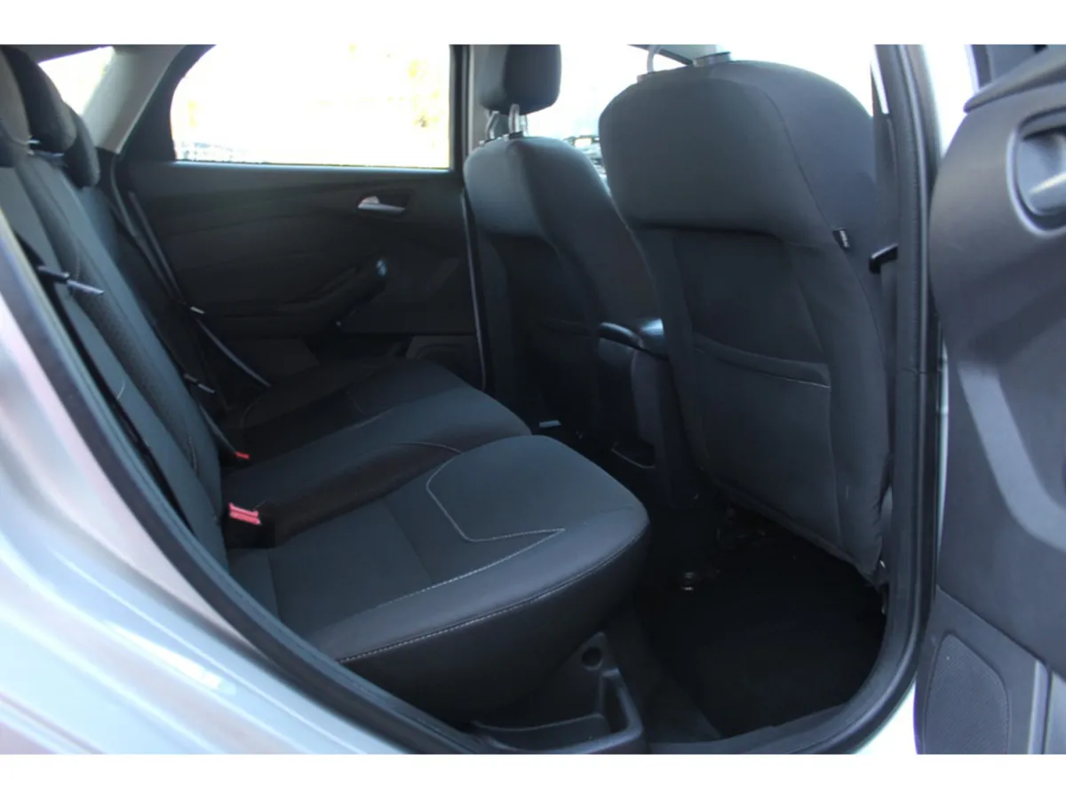 Ford Focus Hatchback, Petrol, 2015, Silver