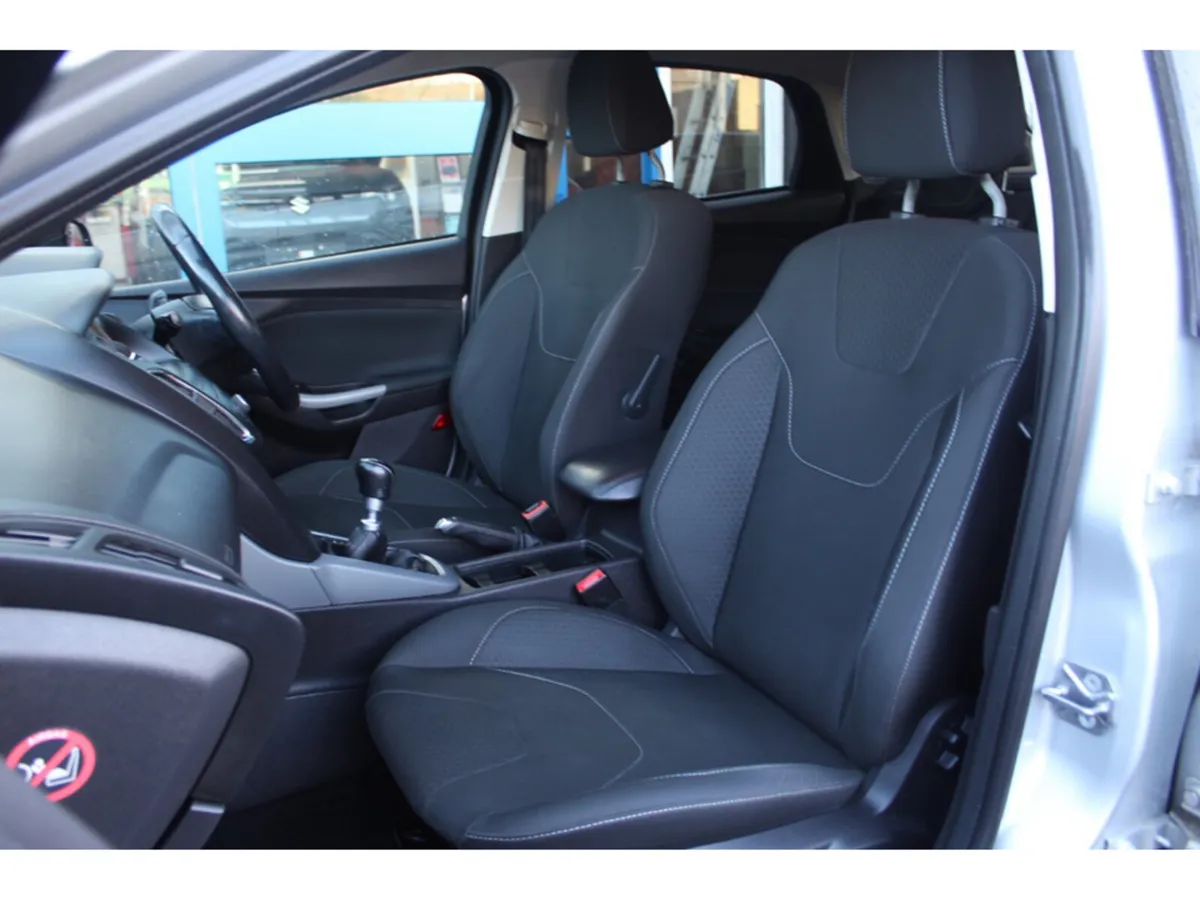 Ford Focus Hatchback, Petrol, 2015, Silver