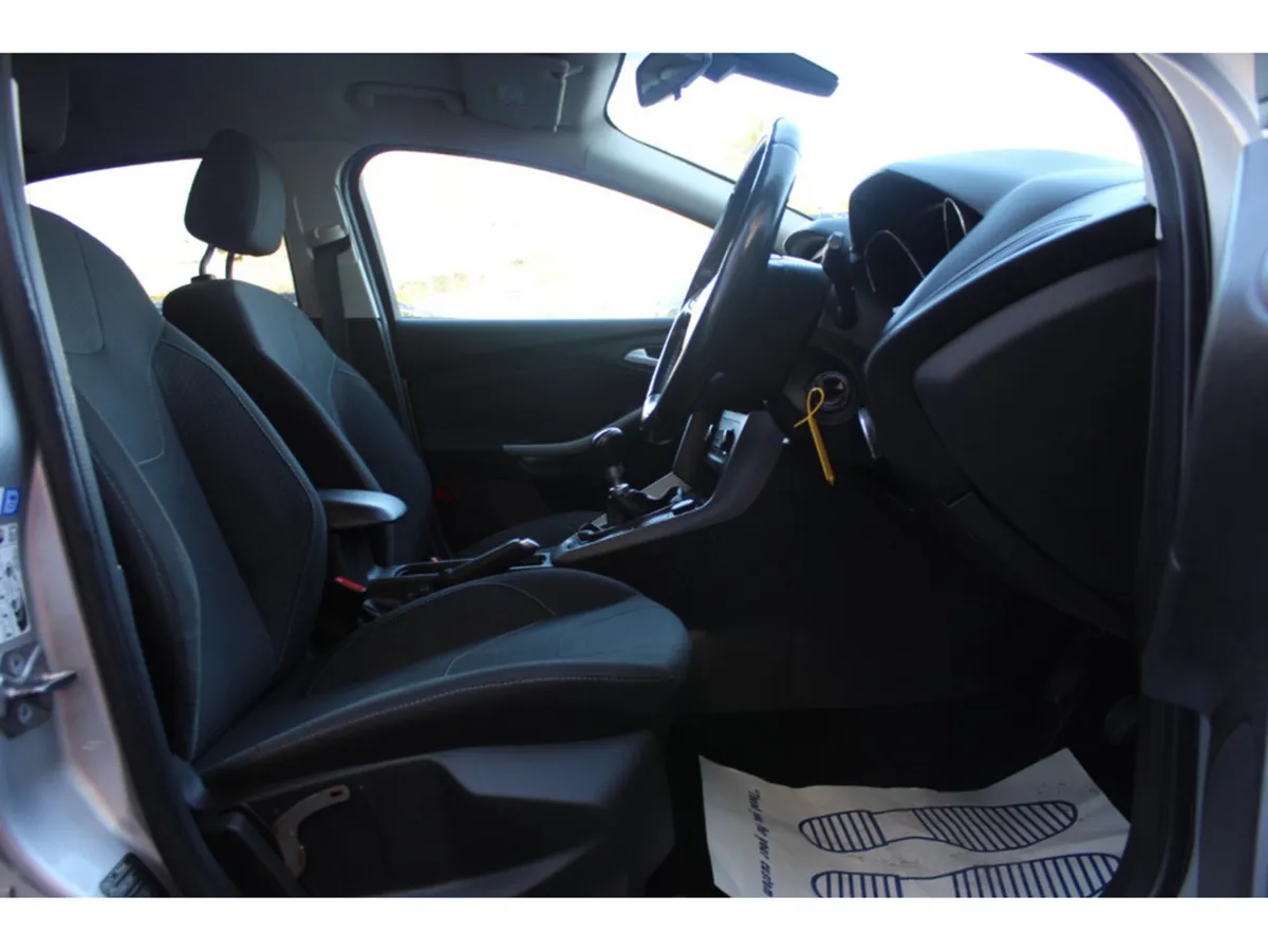 Ford Focus Hatchback, Petrol, 2015, Silver