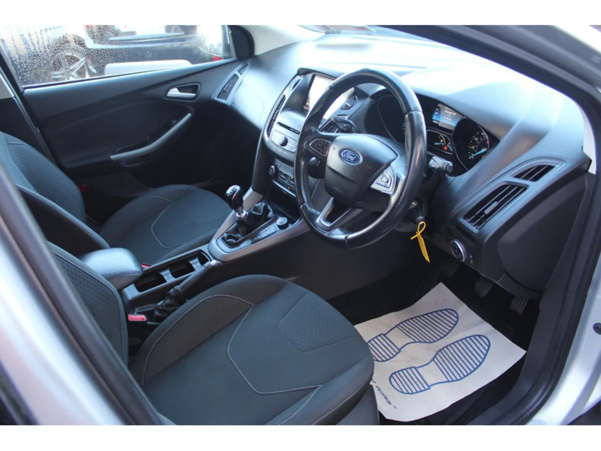 Ford Focus Hatchback, Petrol, 2015, Silver