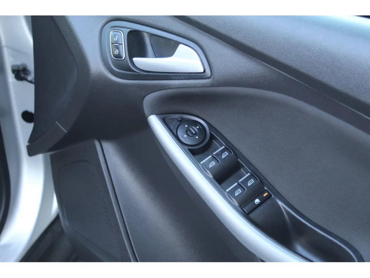 Ford Focus Hatchback, Petrol, 2015, Silver